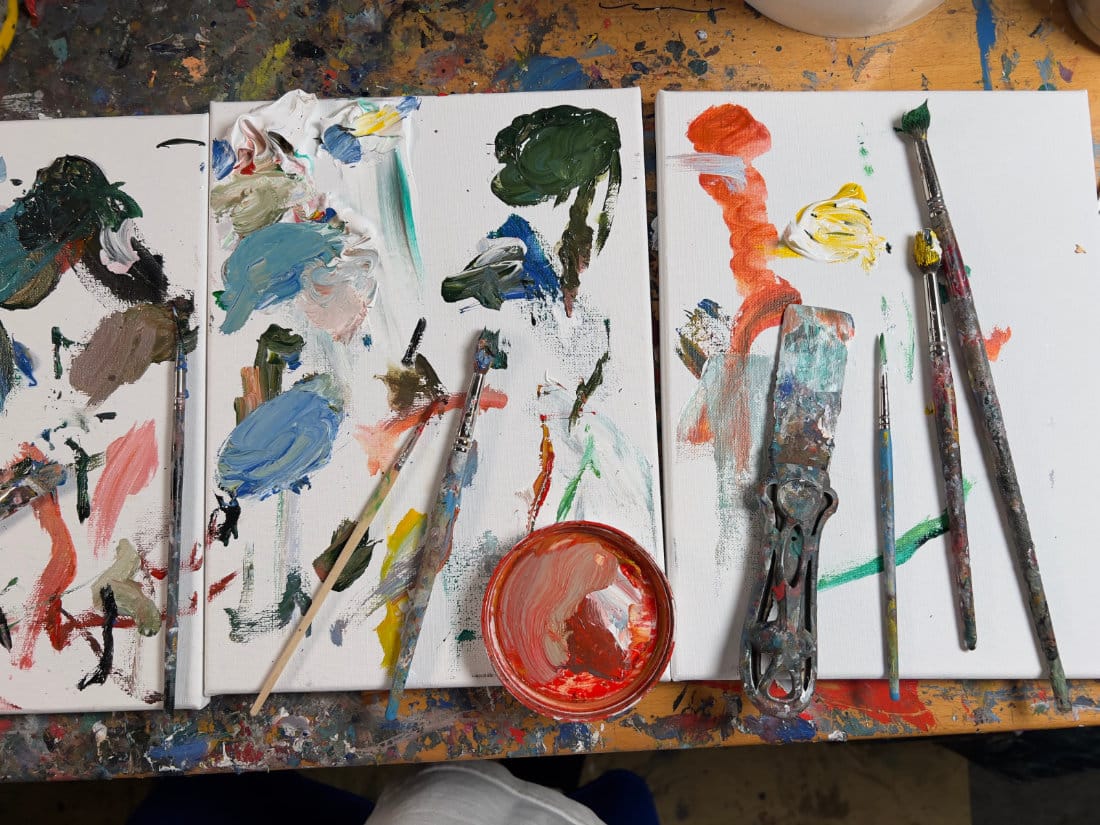 Expressive painting techniques using canvas as mixing palette