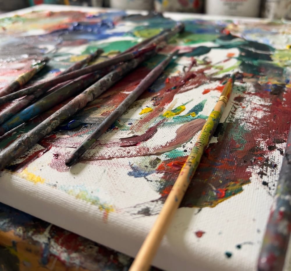 No more traditional palettes, I only recommend and use canvas for mixing acrylic paint